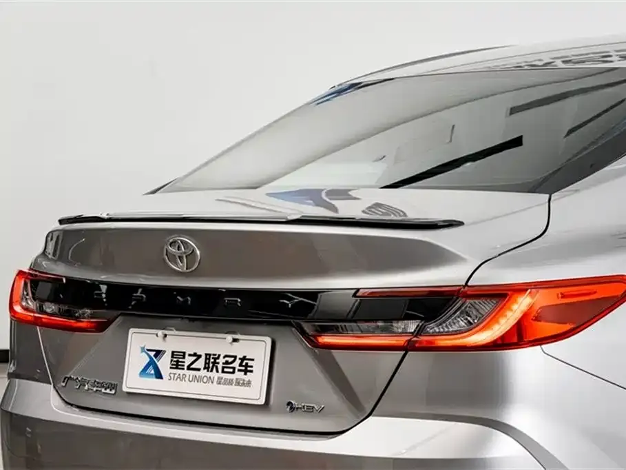 Toyota Camry — фото 6