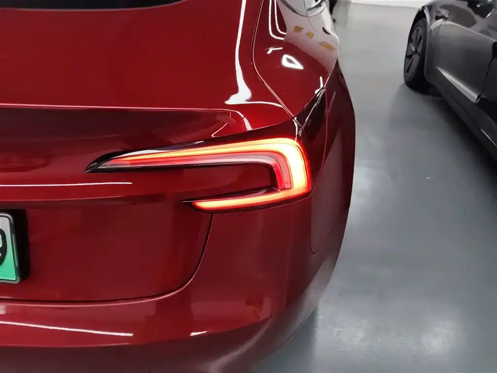 Tesla Model 3 — фото 4