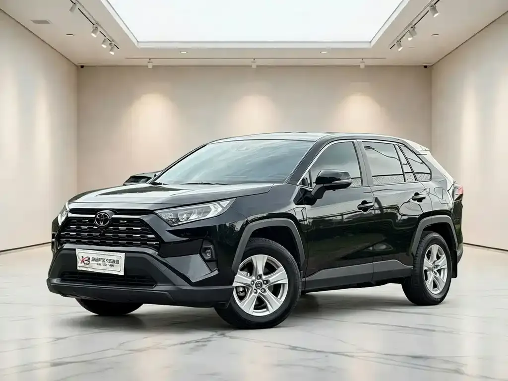 Toyota RAV4 — фото 1