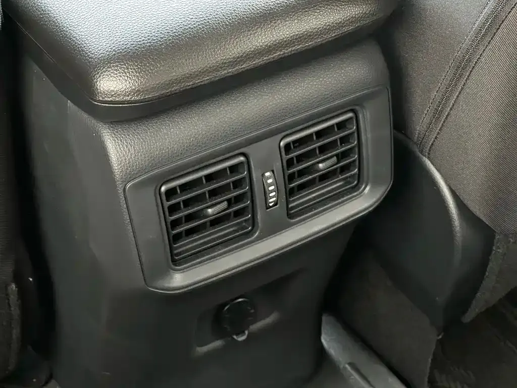 Toyota RAV4 — фото 3