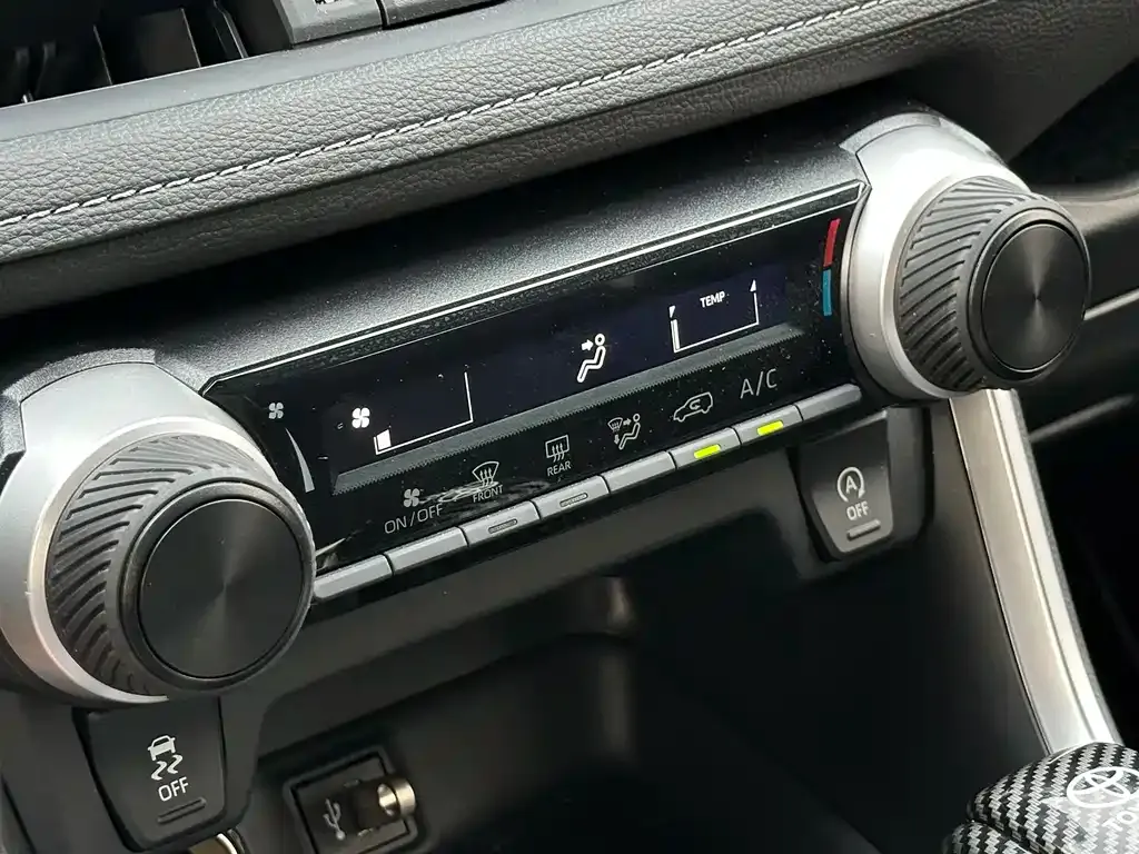 Toyota RAV4 — фото 10