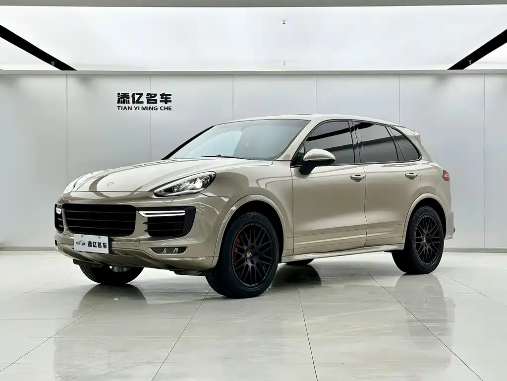 Porsche Cayenne — фото 1