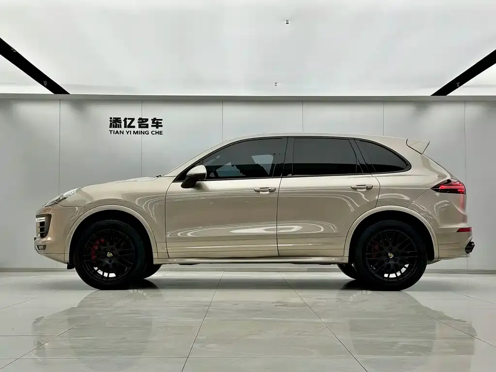 Porsche Cayenne — фото 10