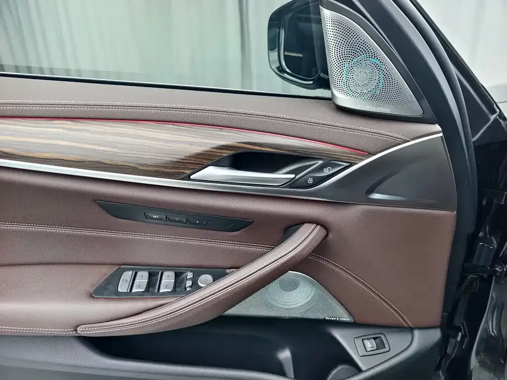BMW 5 Series — фото 10