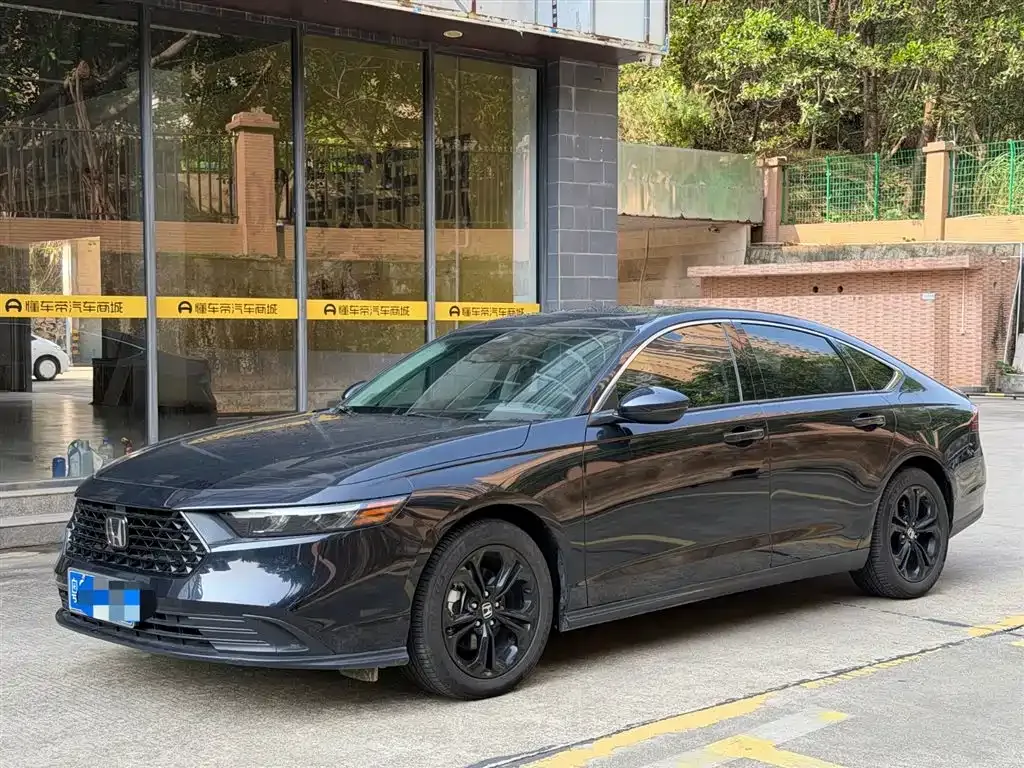 Honda Accord — фото 1