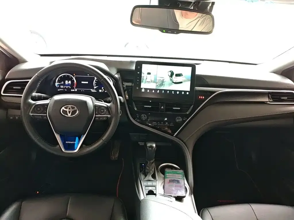 Toyota Camry — фото 2