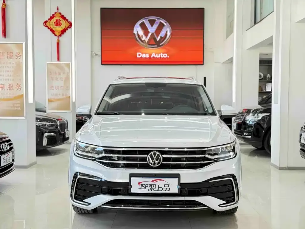 Volkswagen Tiguan L — фото 6