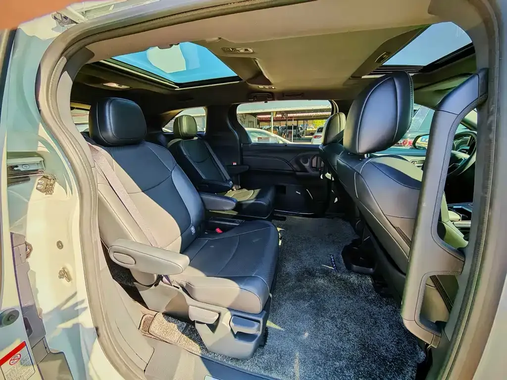 Toyota Granvia — фото 4