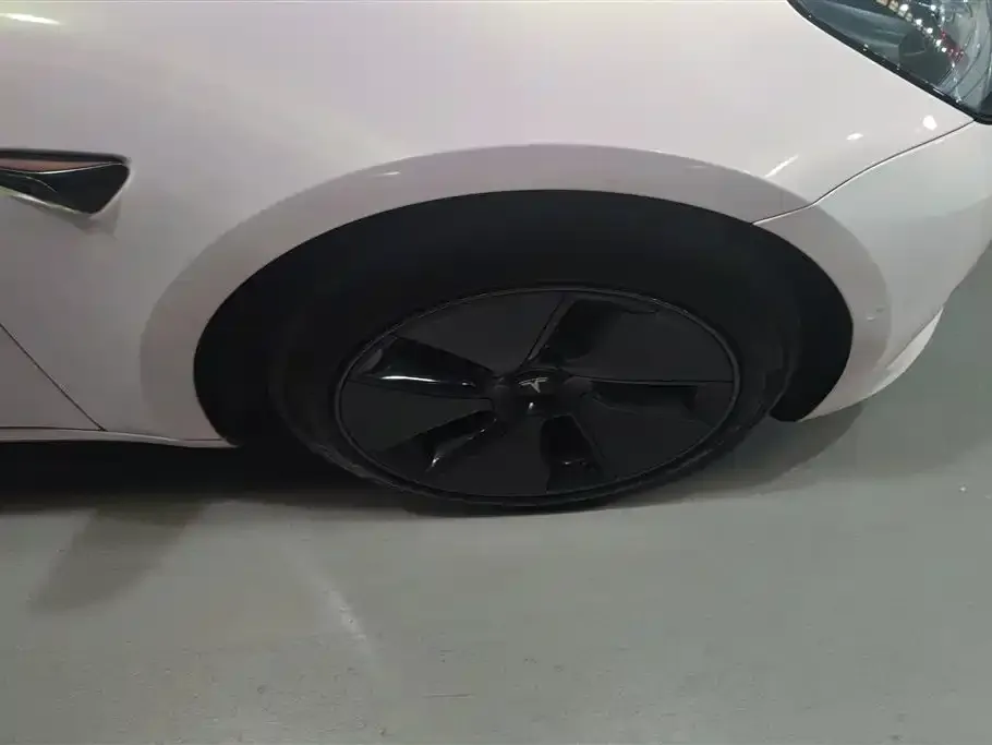 Tesla Model 3 — фото 2