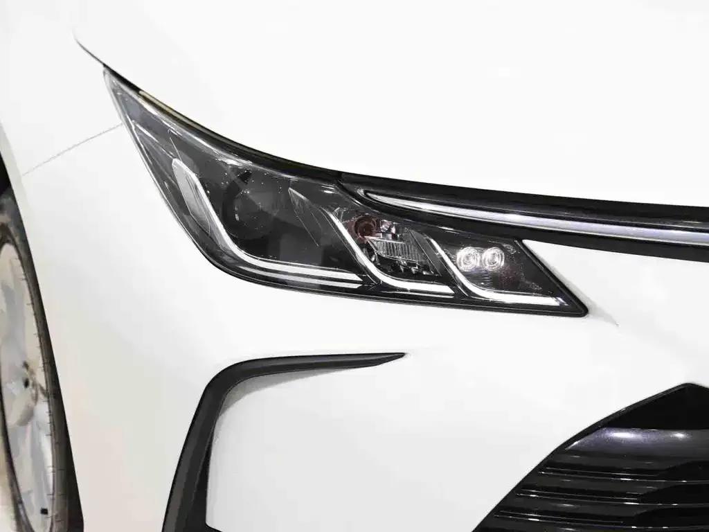 Toyota Corolla — фото 9
