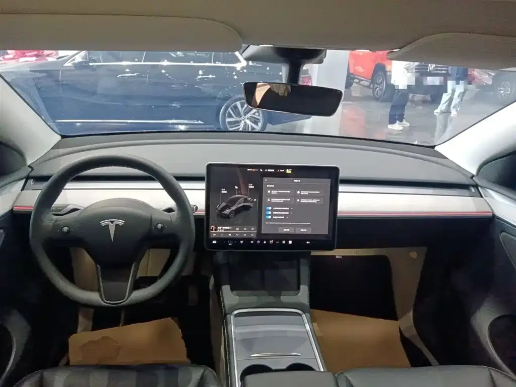 Tesla Model Y — фото 8