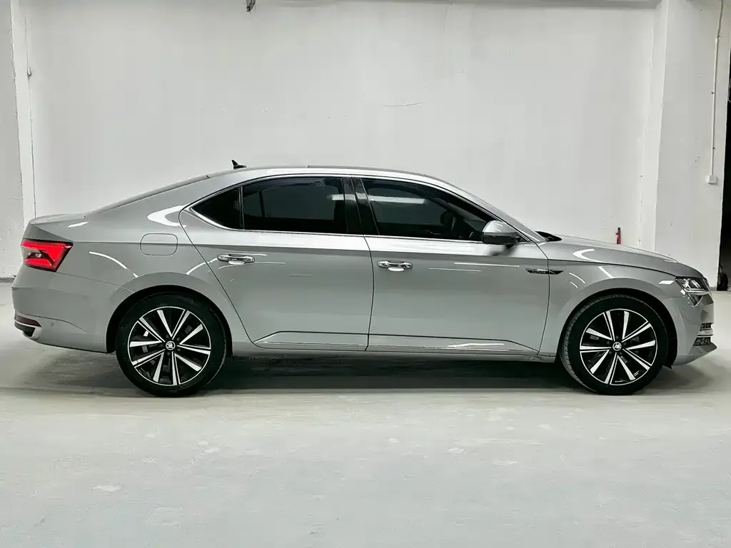 Skoda Superb 2022 из CN, фото 2