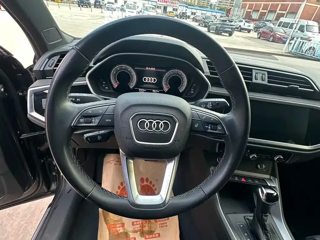 Audi Q3 — фото 9
