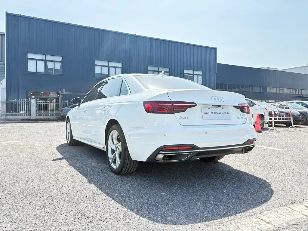 Audi A4L — фото 5