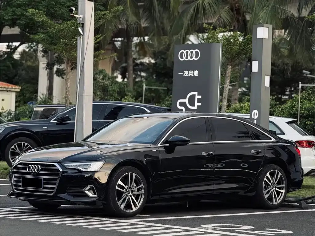 Audi A6L — фото 1