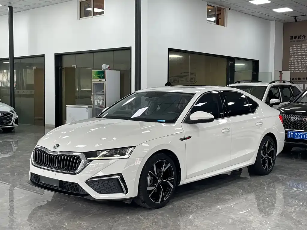 Skoda Octavia — фото 1