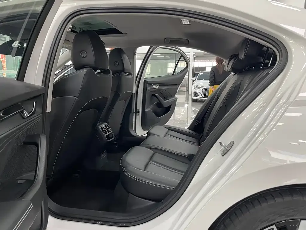 Skoda Octavia — фото 4