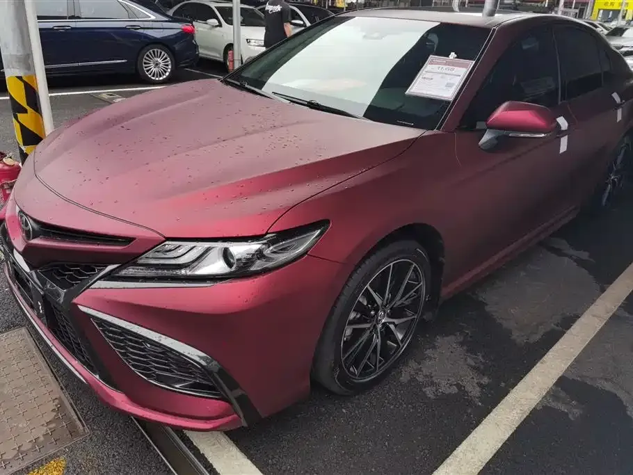 Toyota Camry — фото 1