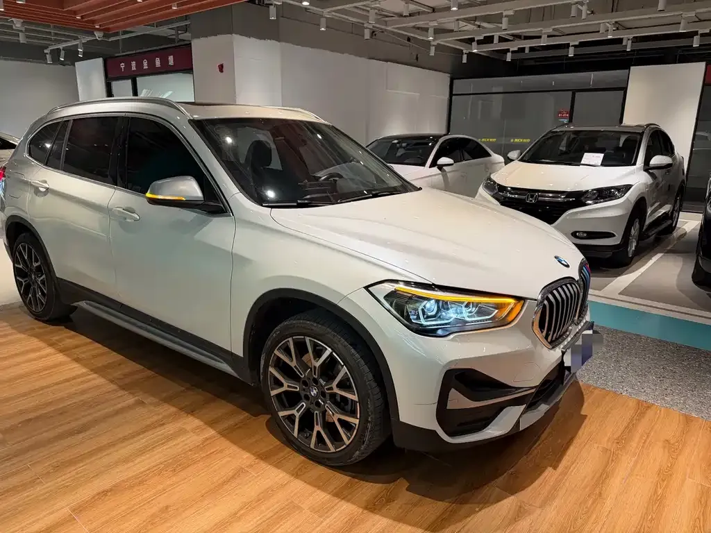 BMW X1 — фото 9