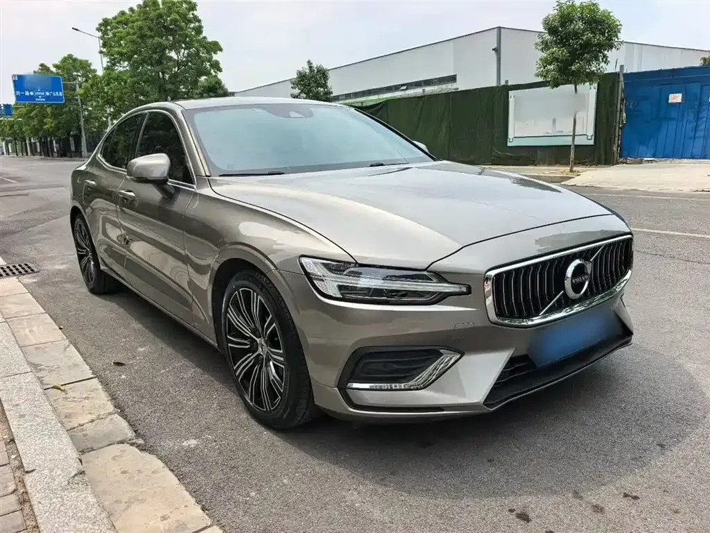 Volvo S60 — фото 8