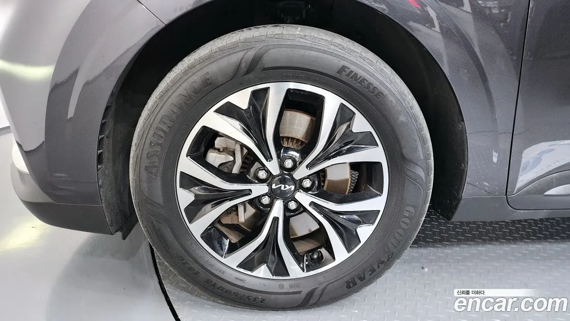 Kia Carnival — фото 10