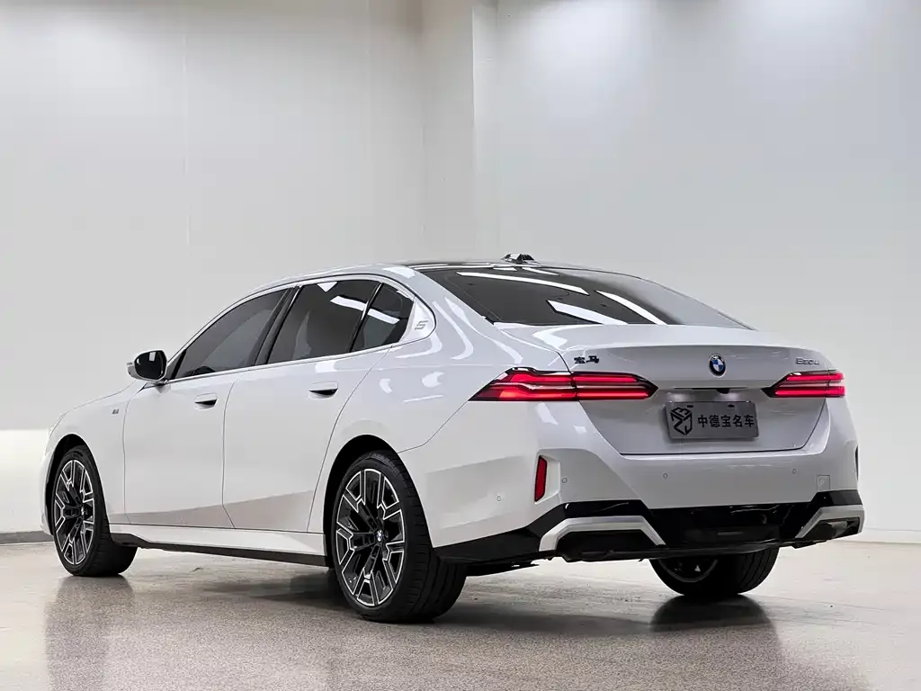 BMW 5 Series — фото 10