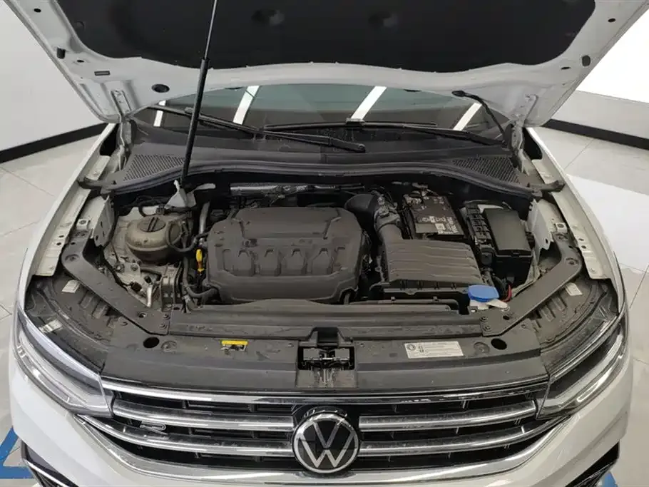 Volkswagen Tiguan L — фото 3