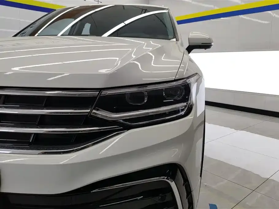 Volkswagen Tiguan L — фото 5