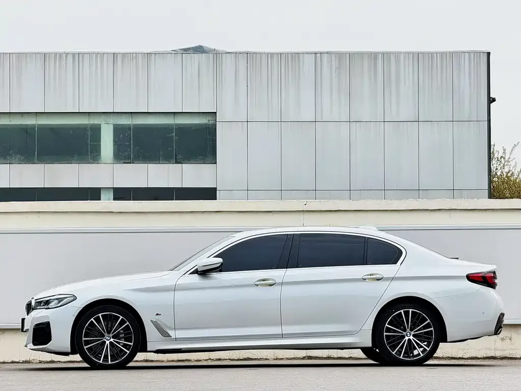 BMW 5 Series — фото 2