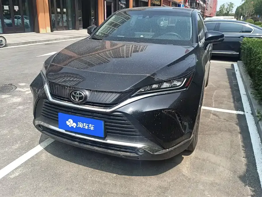 Toyota Harrier — фото 1