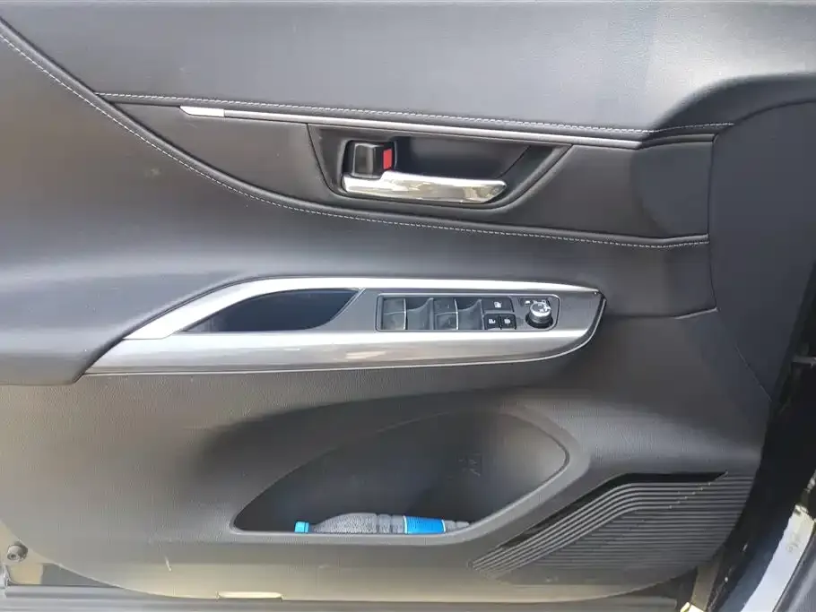 Toyota Harrier — фото 2
