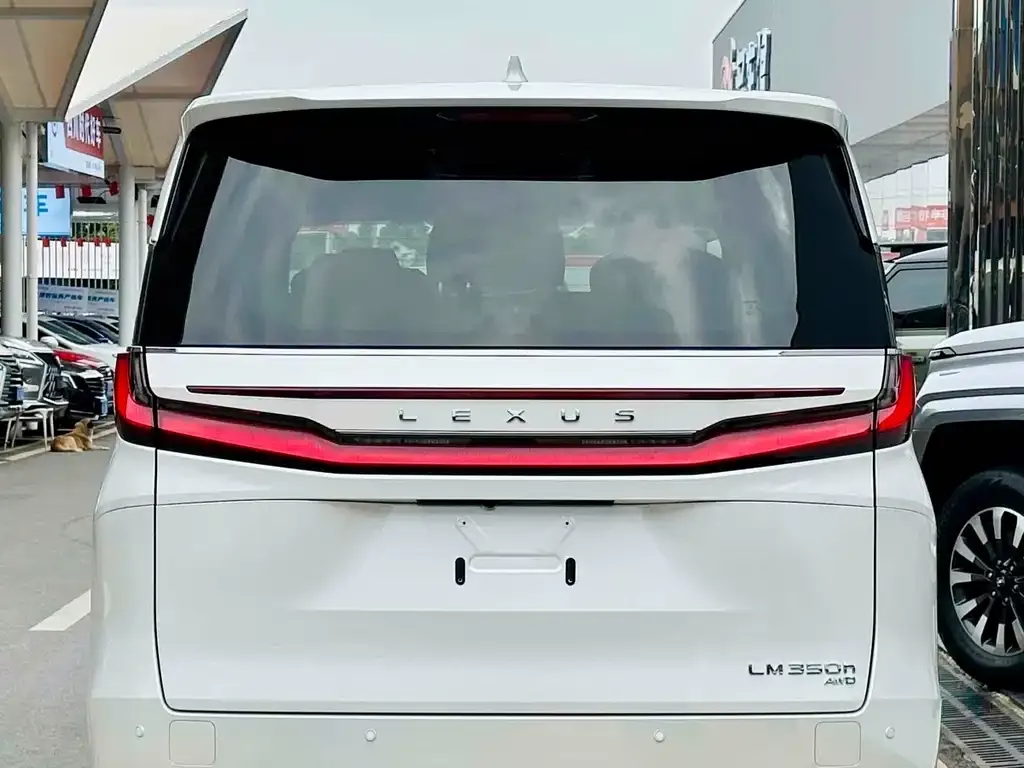 Lexus LM — фото 7