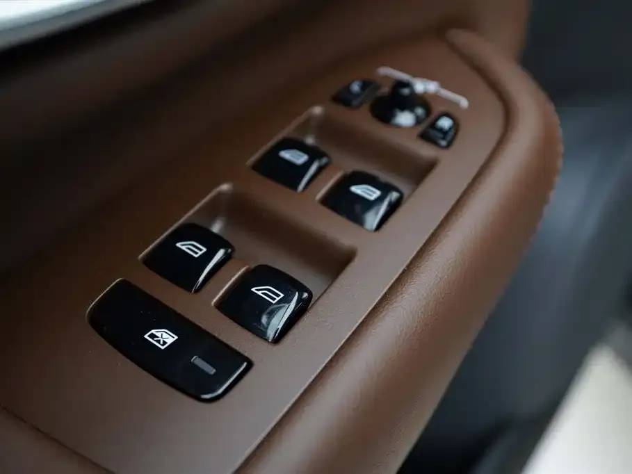 Volvo XC90 — фото 10
