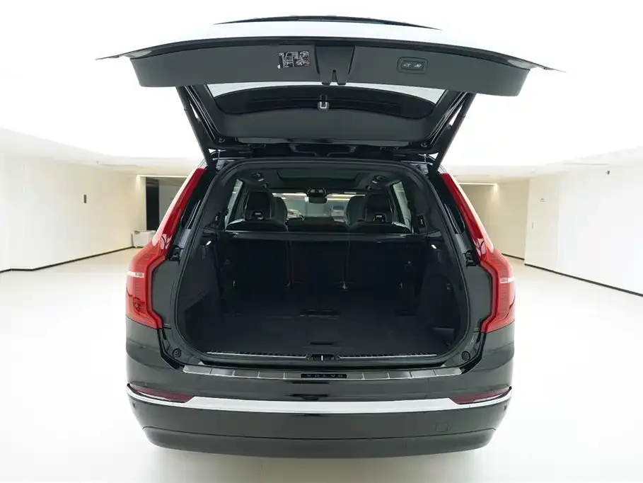 Volvo XC90 — фото 9