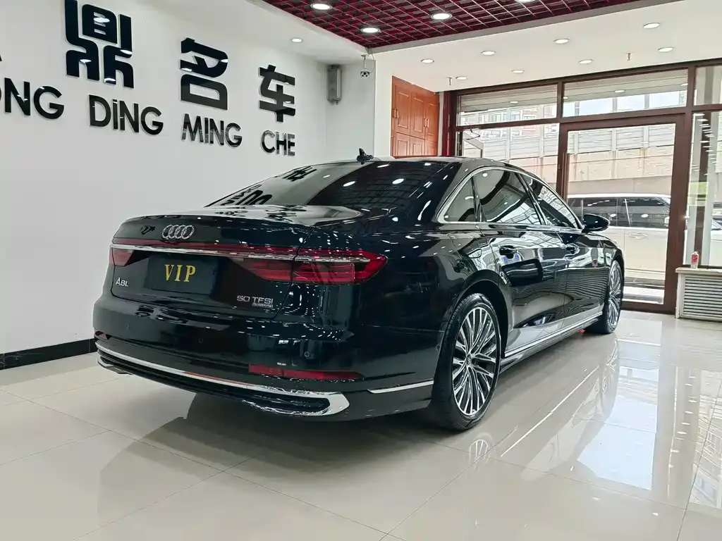Audi A8 — фото 7
