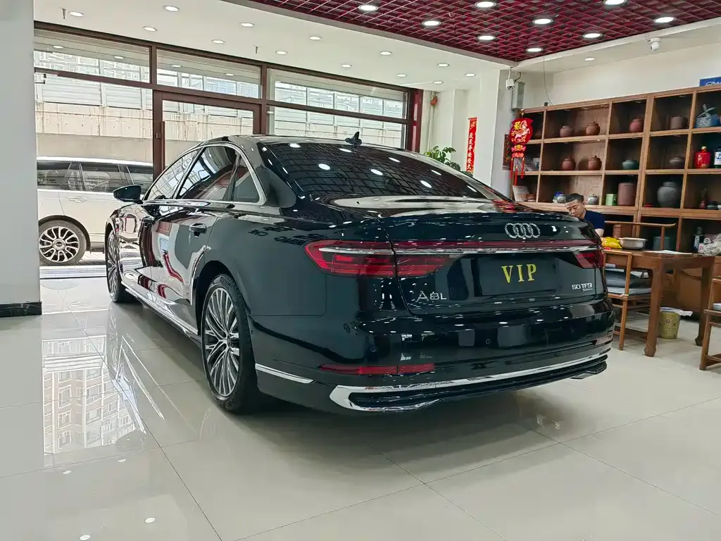 Audi A8 — фото 5