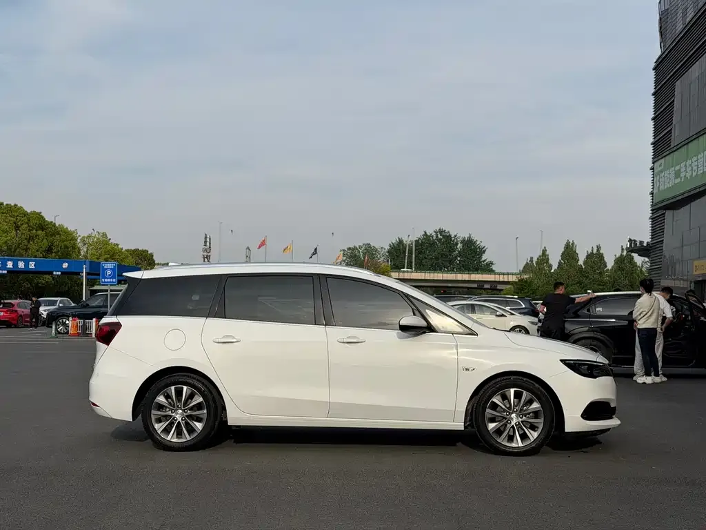 Buick GL6 2023 из CN, фото 2