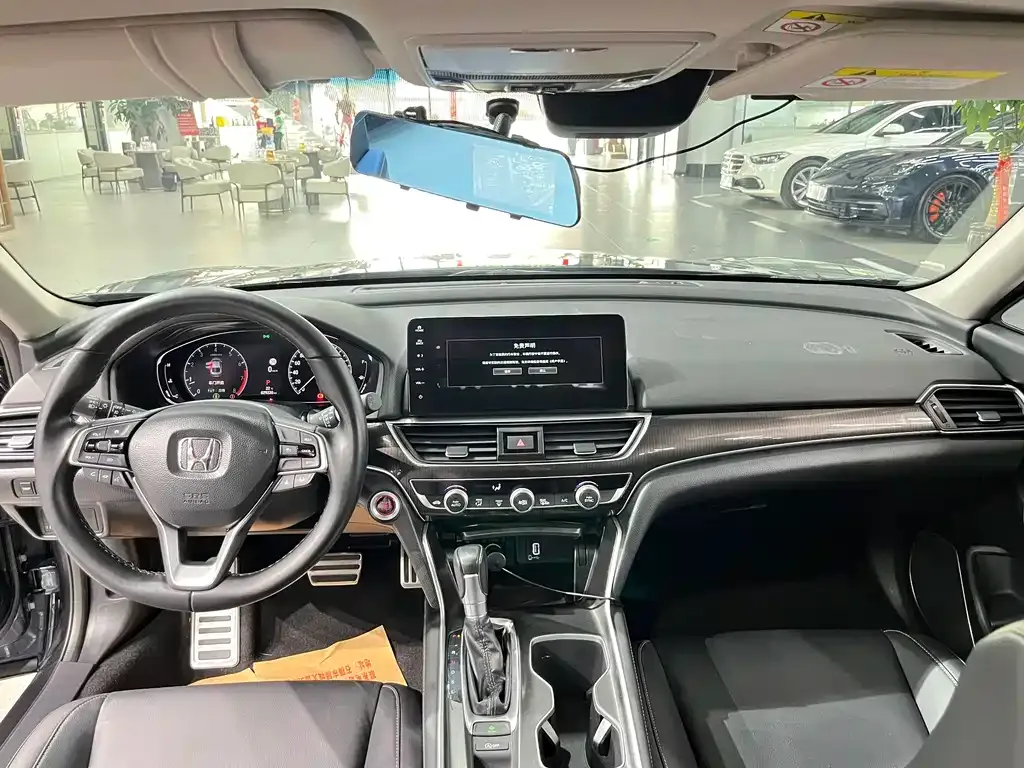 Honda Accord — фото 9