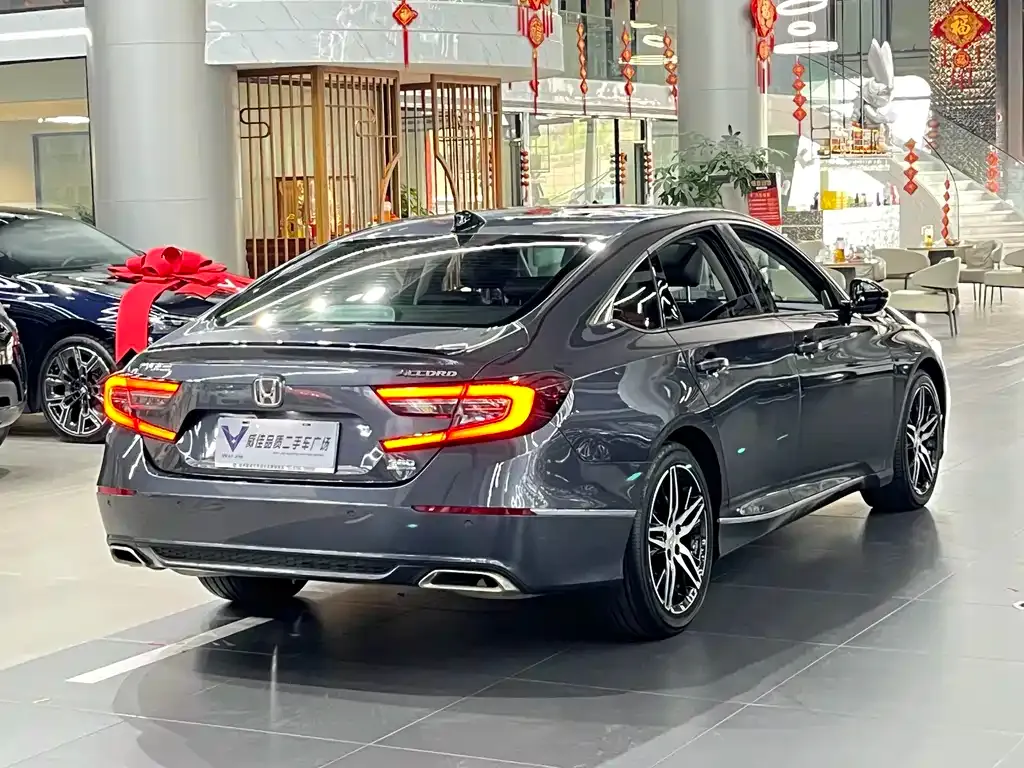 Honda Accord — фото 8