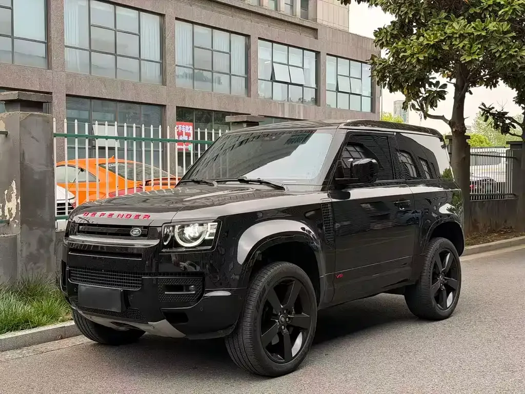 Land Rover Defender — фото 1