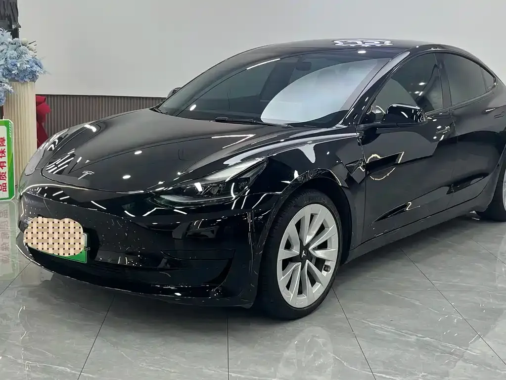 Tesla Model 3 — фото 1