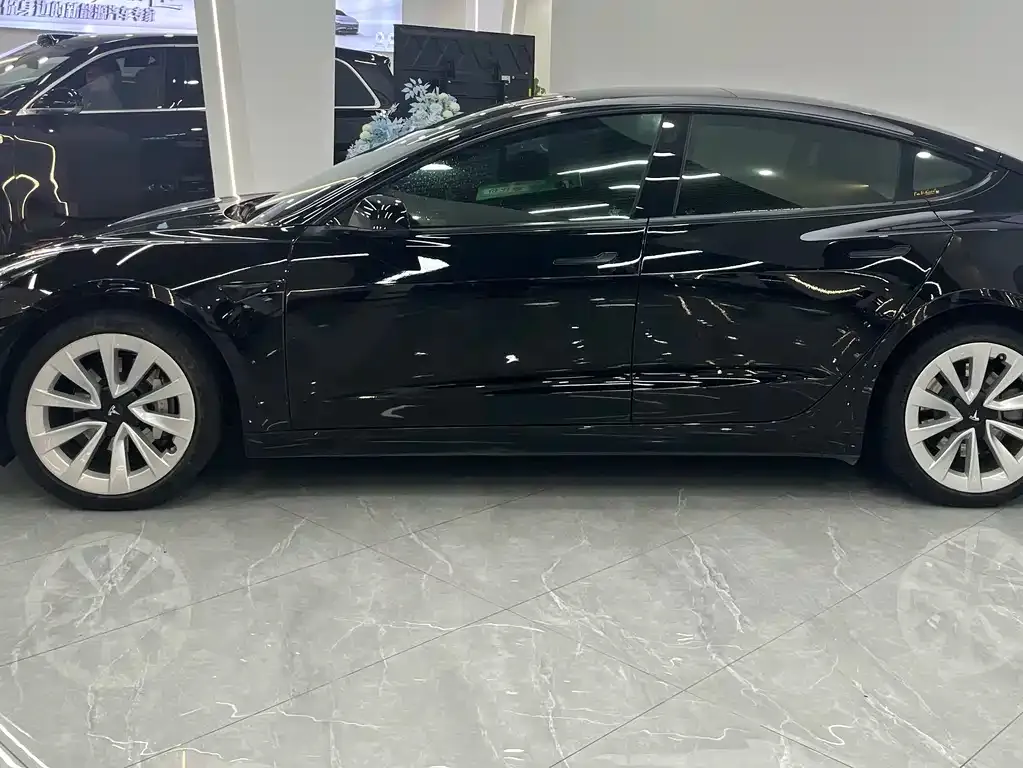 Tesla Model 3 — фото 3