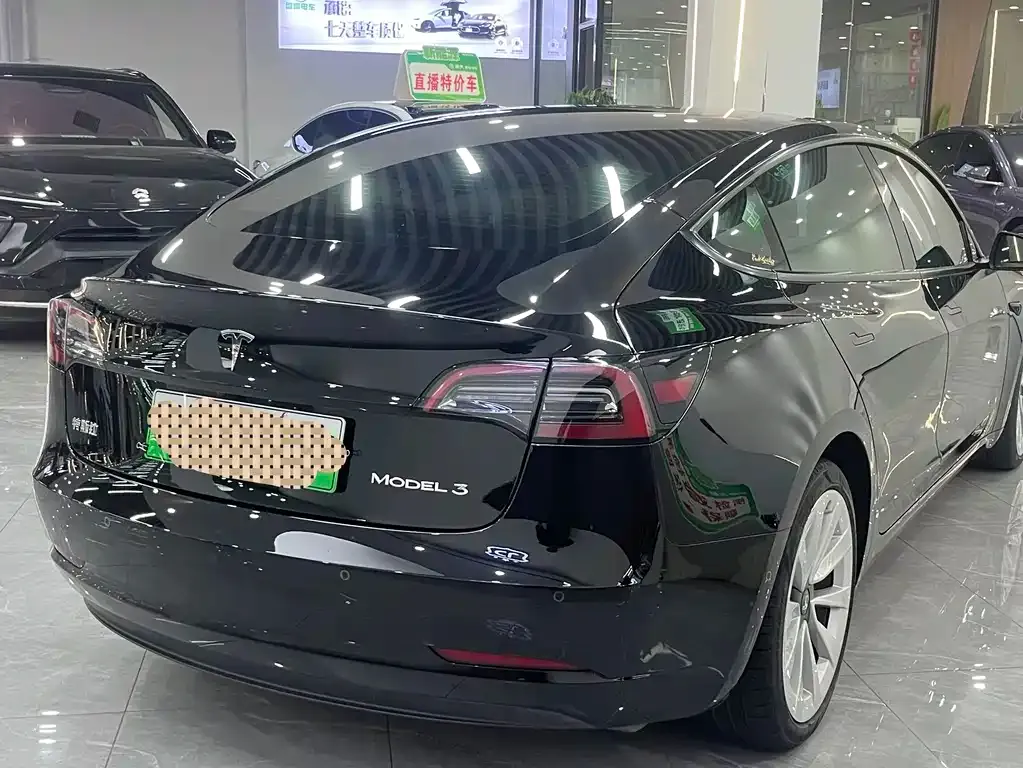 Tesla Model 3 — фото 4