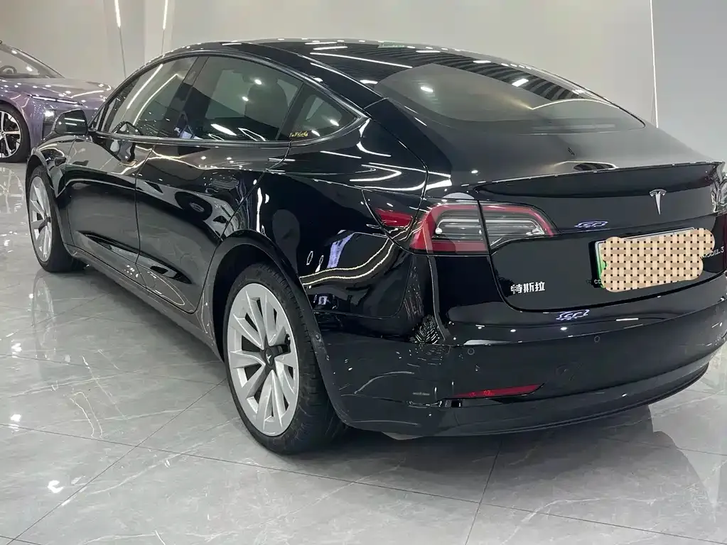 Tesla Model 3 — фото 8