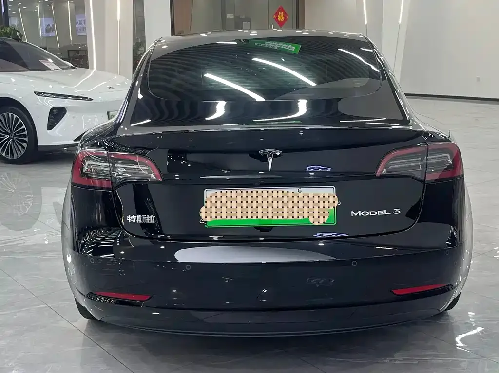 Tesla Model 3 — фото 9