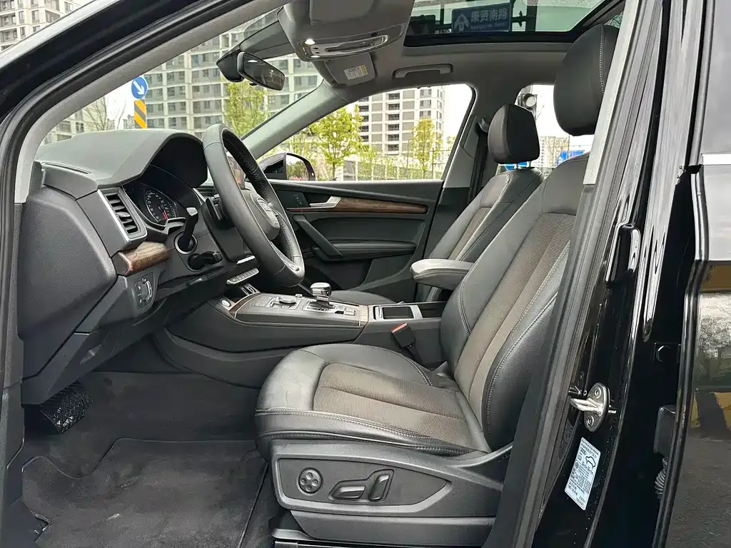 Audi Q5L 2021 из CN, фото 4