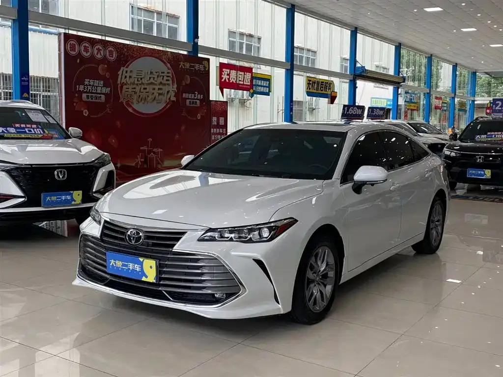 Toyota Avalon — фото 1
