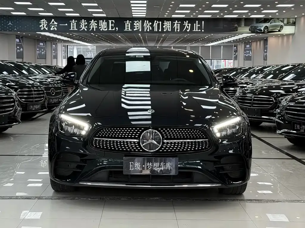 Mercedes-Benz E-Class — фото 1