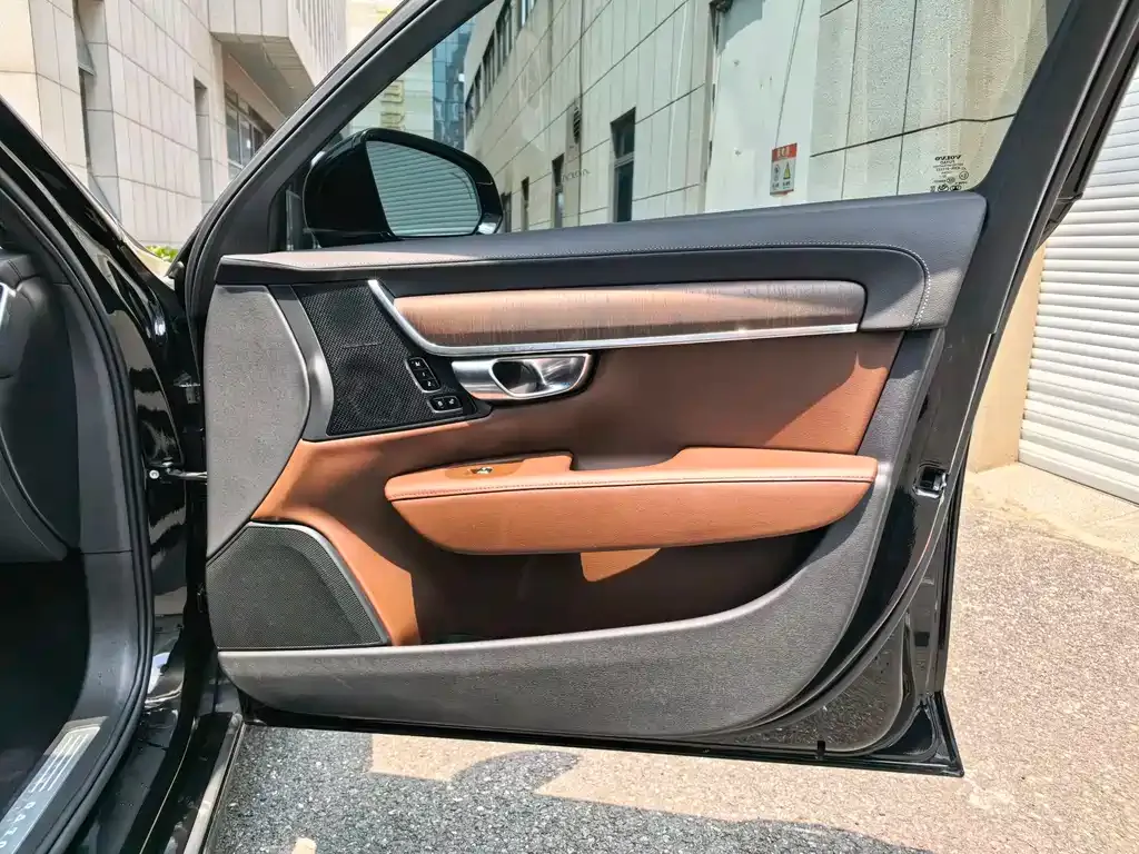 Volvo S90 — фото 3