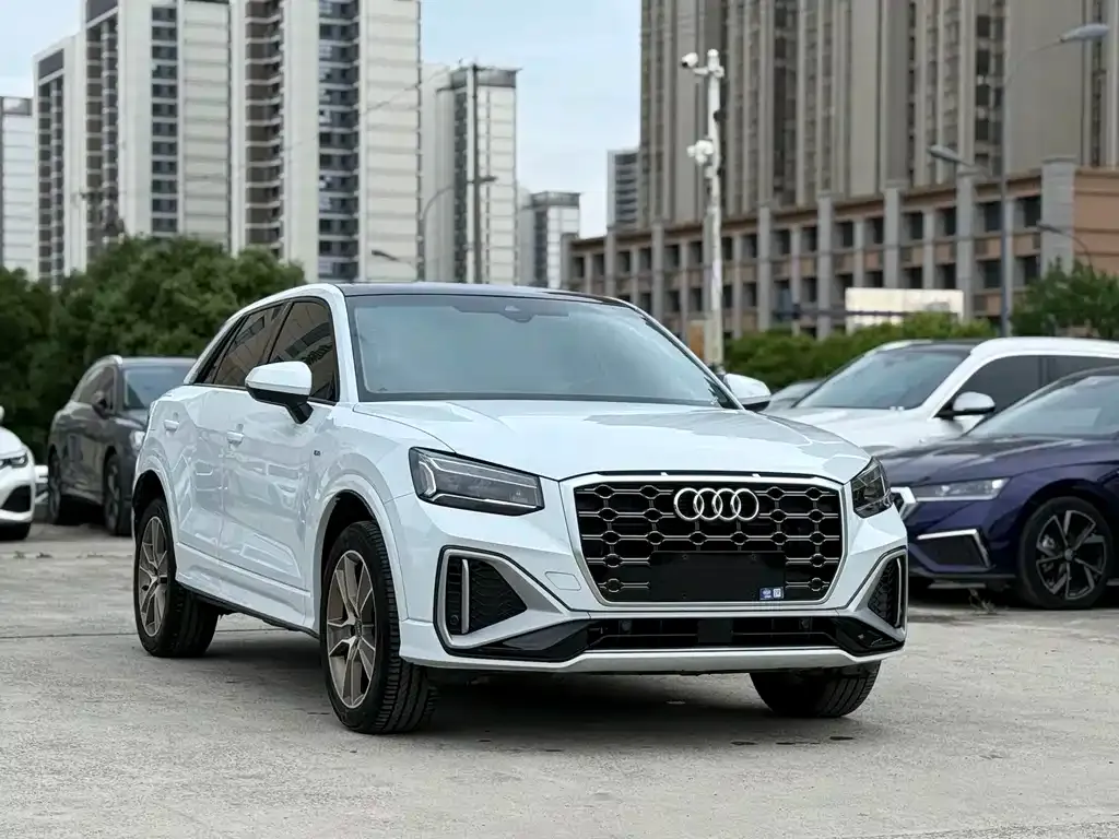 Audi Q2L — фото 9